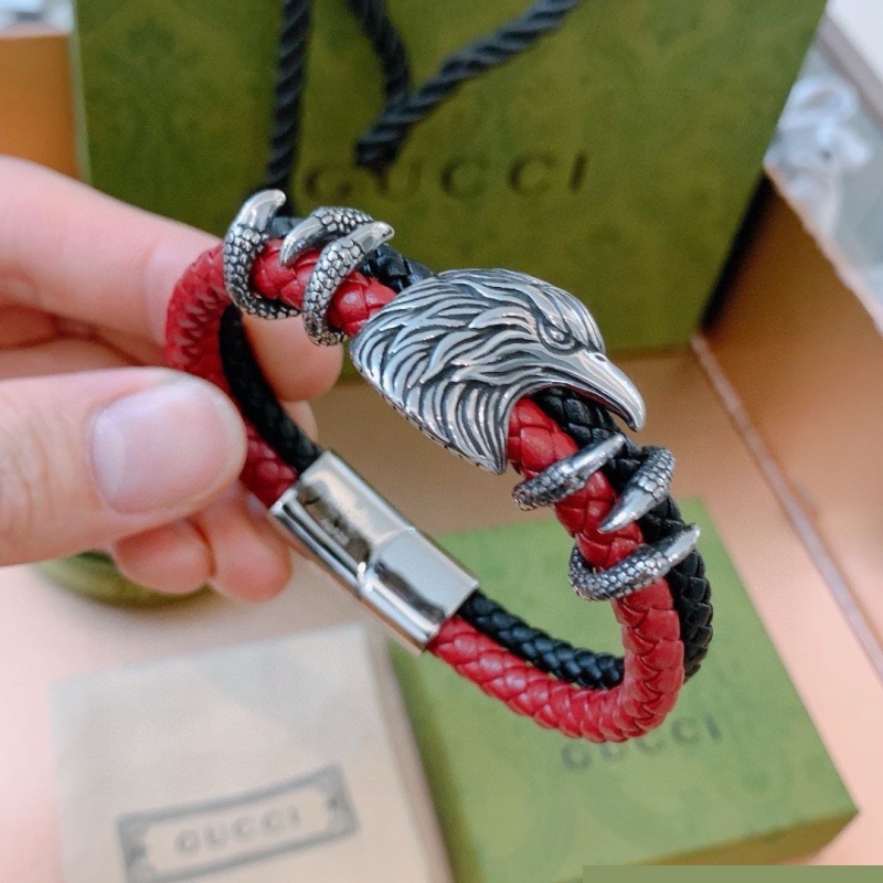 G*u*i bracelets
